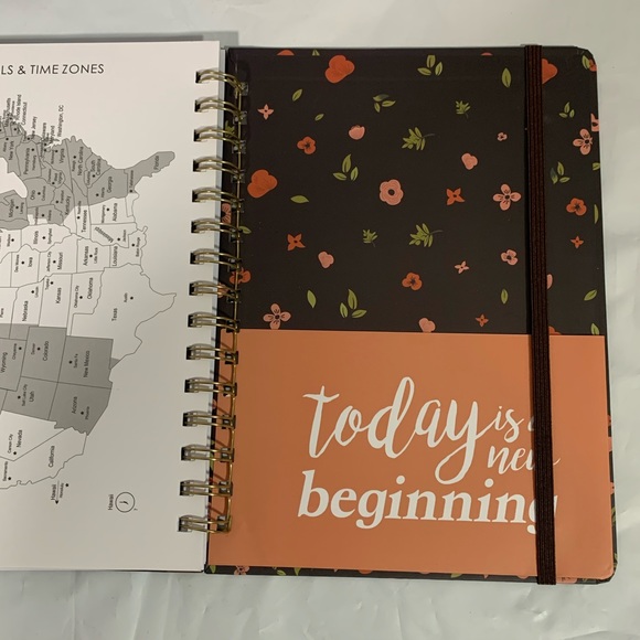 Sloth Academic Planner w/Tabs July 20 - June 2021 - Picture 6 of 9